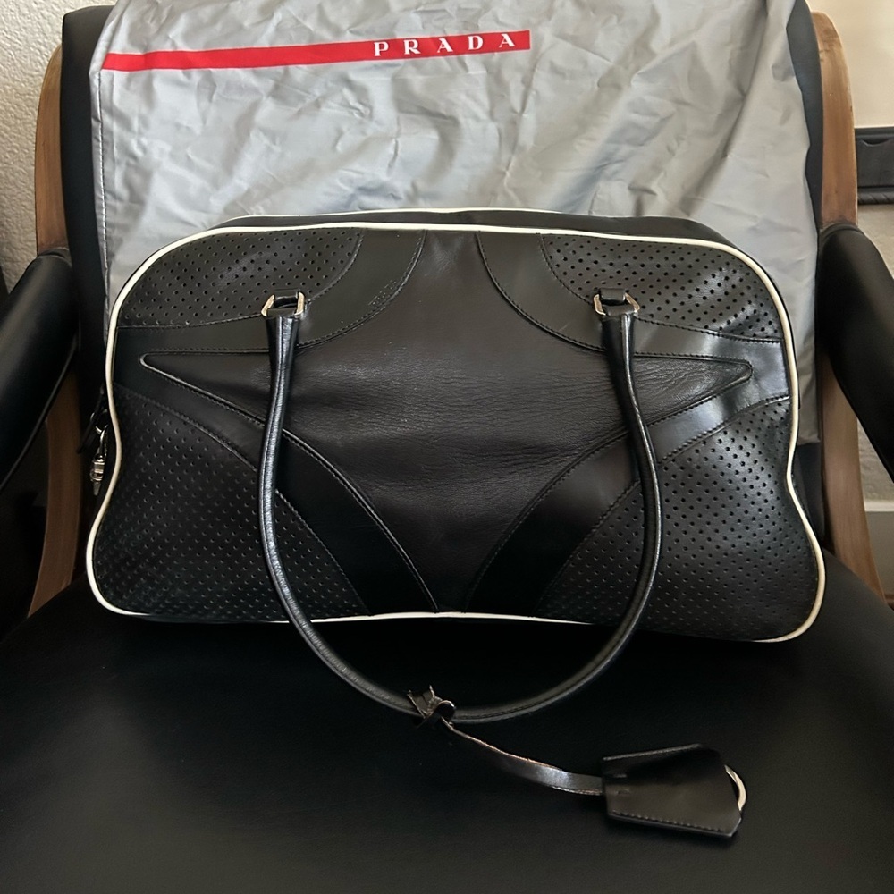 Rare vintage PRADA 'Vitello Drive' Black Leather Bowling Bag modeled by Gisele - Picture 4 of 16
